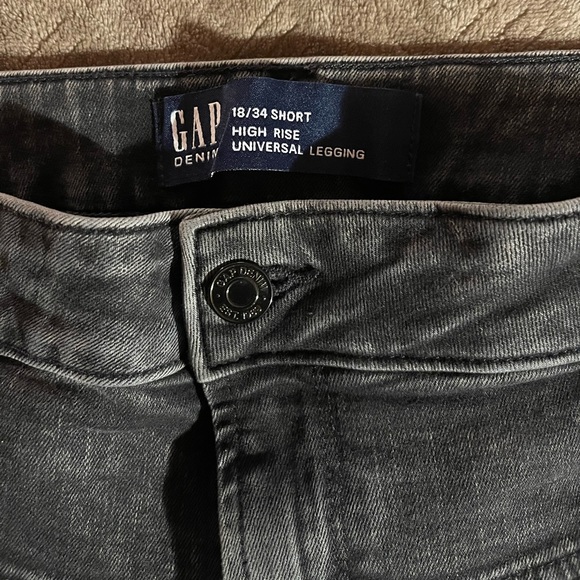 GAP High Rise Universal Legging Size 18/34 Short - Picture 3 of 4